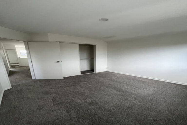 Photo of property in 4 Provence Esplanade, Te Atatu Peninsula, Auckland, 0610