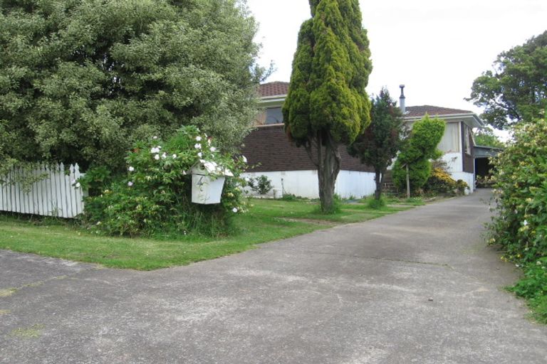 Photo of property in 4 Caringbah Drive, Papatoetoe, Auckland, 2025