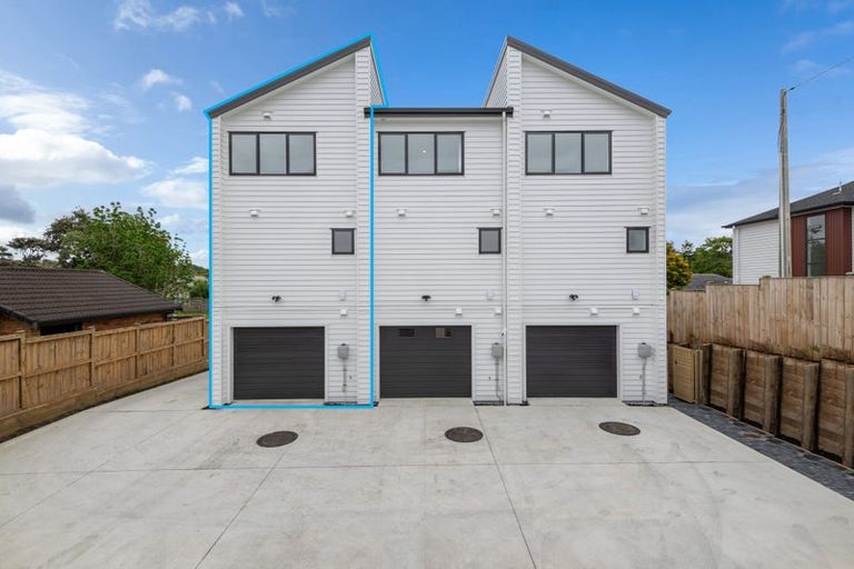 Photo of property in 94 Godley Road, Green Bay, Auckland, 0604