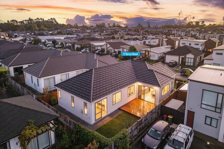 Photo of property in 3 Tarras Road, Kumeu, 0810