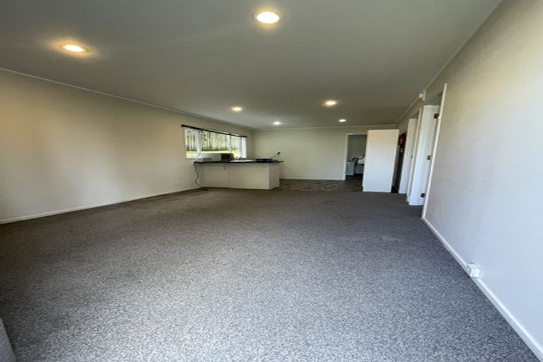 Photo of property in 3 Camilla Grove, Totara Vale, Auckland, 0629