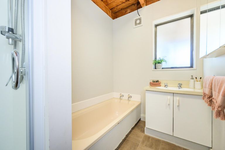 Photo of property in 6 Lincoln Street, Ashhurst, 4810