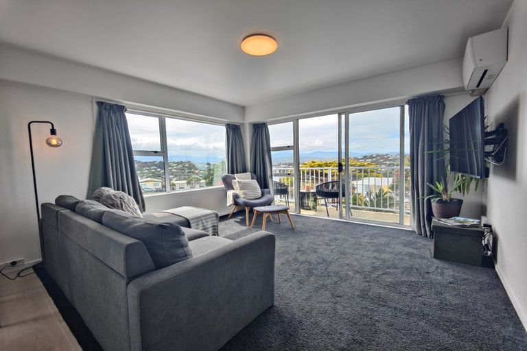 Photo of property in 4/32 Akaroa Drive, Maupuia, Wellington, 6022