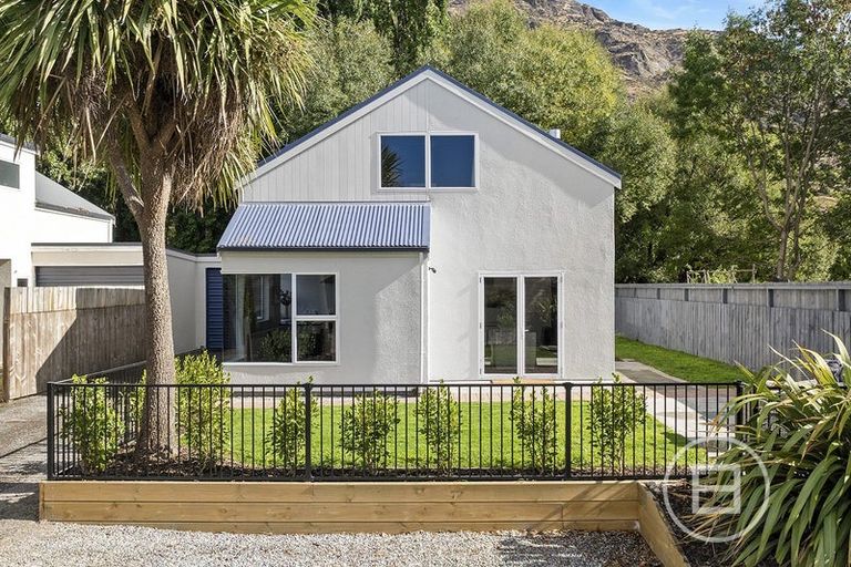 Photo of property in 28 Kawarau Place, Frankton, Queenstown, 9300
