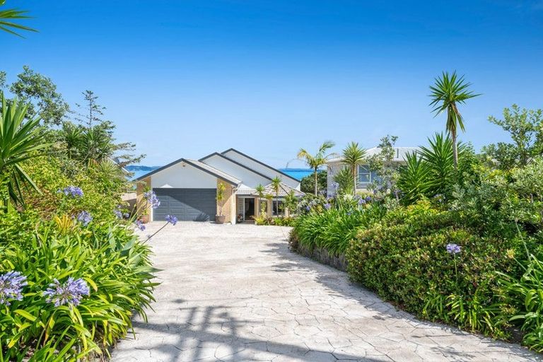Photo of property in 1326 Whangaparaoa Road, Army Bay, Whangaparaoa, 0930