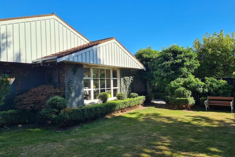 Photo of property in 7 Brookby Crescent, Avonhead, Christchurch, 8042
