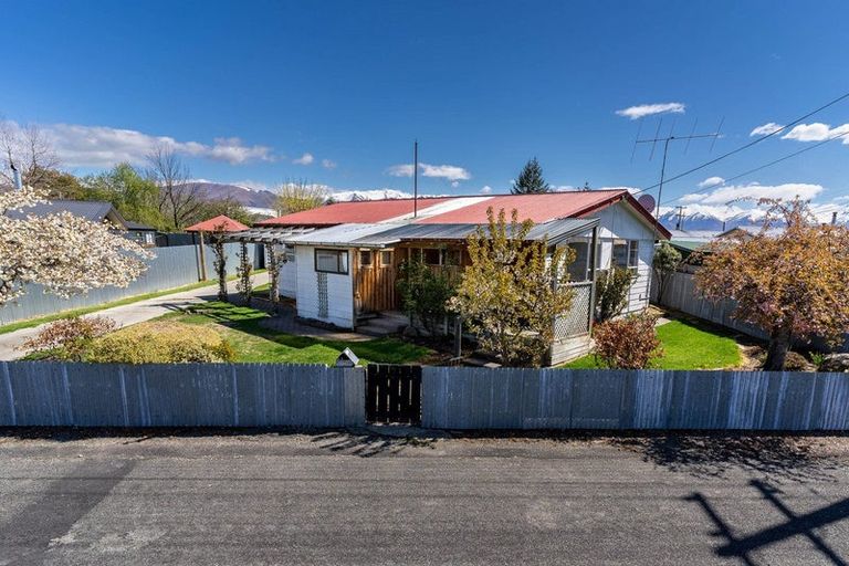 Photo of property in 8 Rata Road, Twizel, 7901
