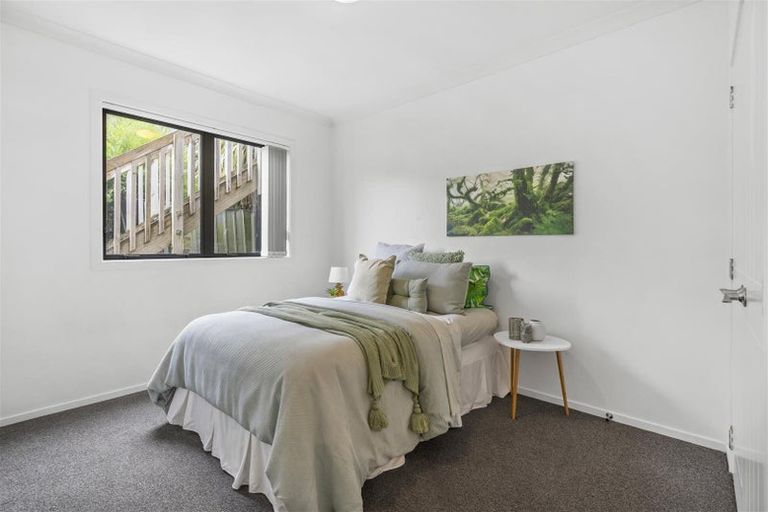 Photo of property in 43a Stewart Drive, Newlands, Wellington, 6037