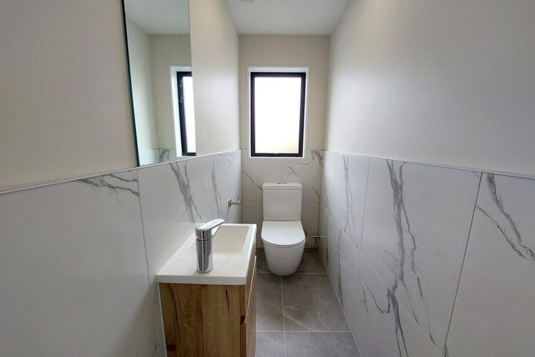 Photo of property in 8b Nandana Drive, Glen Eden, Auckland, 0602