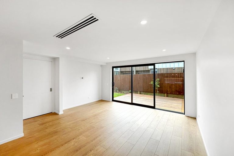 Photo of property in 2/74 Caledonian Road, St Albans, 8014