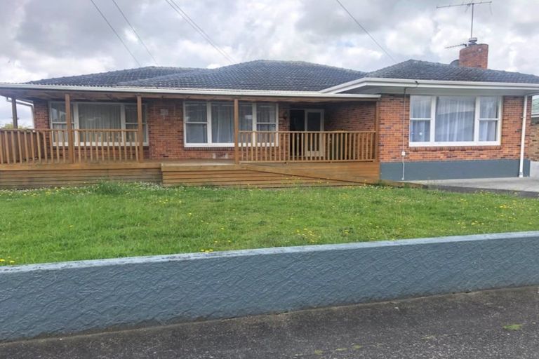 Photo of property in 70 Clevedon Road, Papakura, 2110