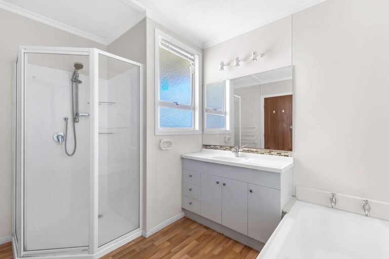 Photo of property in 39 Nevada Drive, Merrilands, New Plymouth, 4312