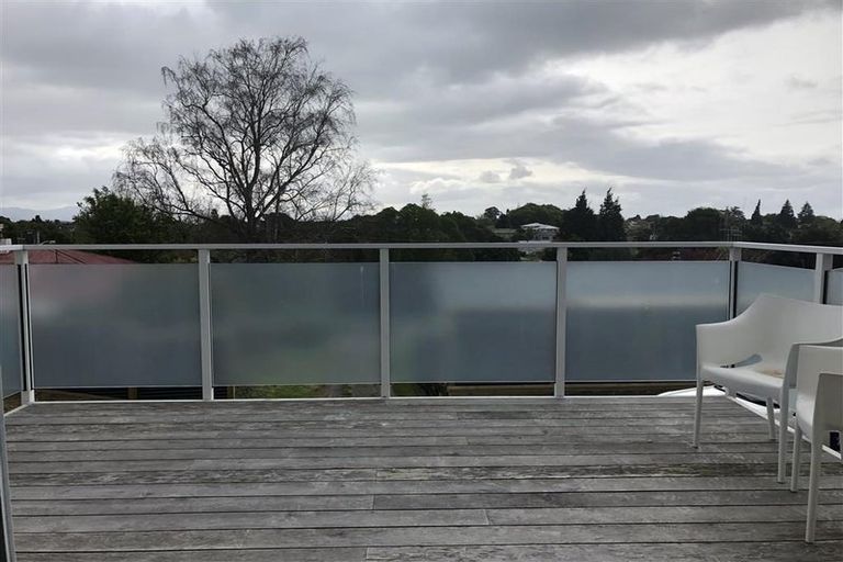 Photo of property in 1/340 Ngatai Road, Bellevue, Tauranga, 3110