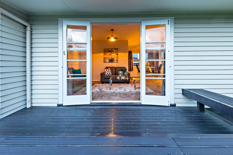 Photo of property in 8 Tidal Road, Mangere, Auckland, 2022