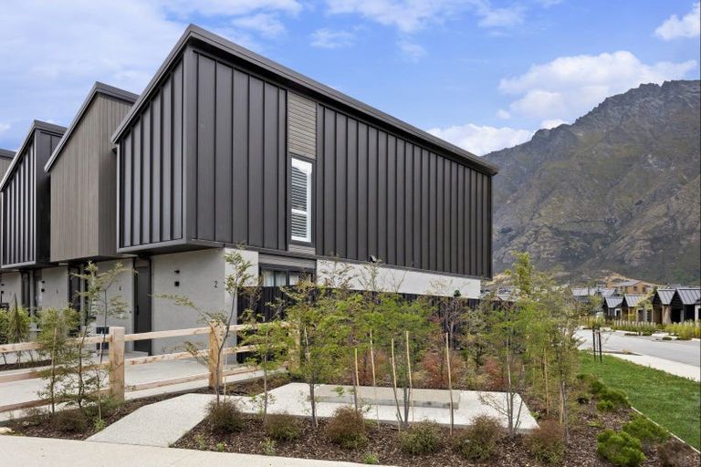 Photo of property in 2 Mcgibbon Lane, Jacks Point, 9371