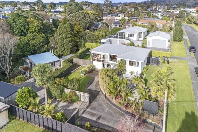 Photo of property in 37 Mcfarlane Street, Oakura, 4314