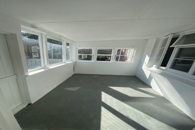 Photo of property in 20 Craigbank Avenue, New Lynn, Auckland, 0600