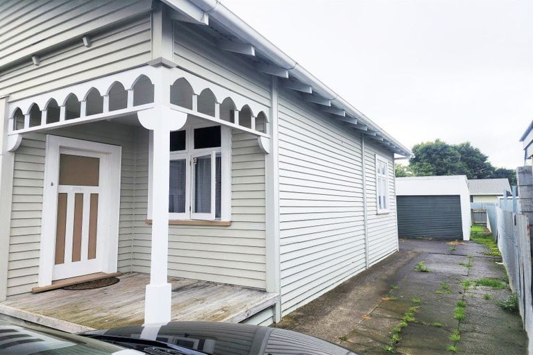 Photo of property in 33 Mcgiffert Street, Palmerston North, 4410