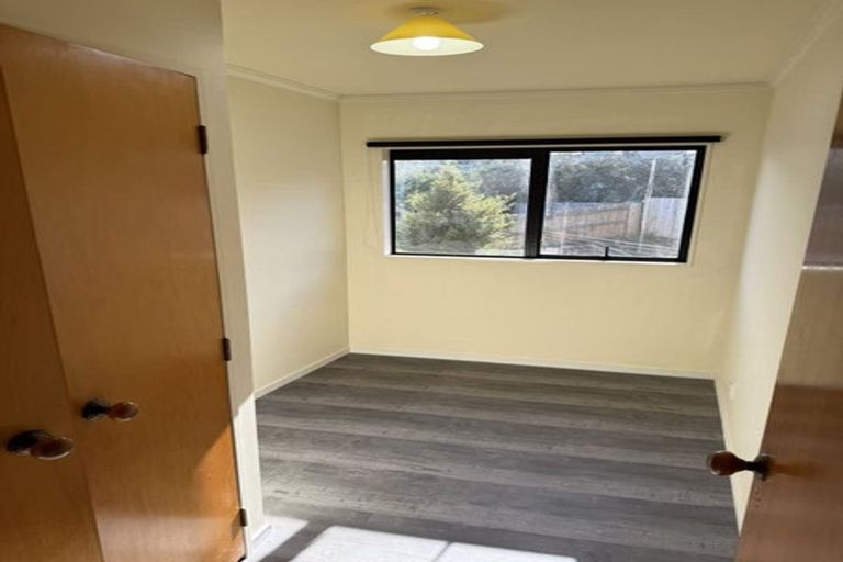 Photo of property in 28 Ronald Macken Place, Windsor Park, Auckland, 0632