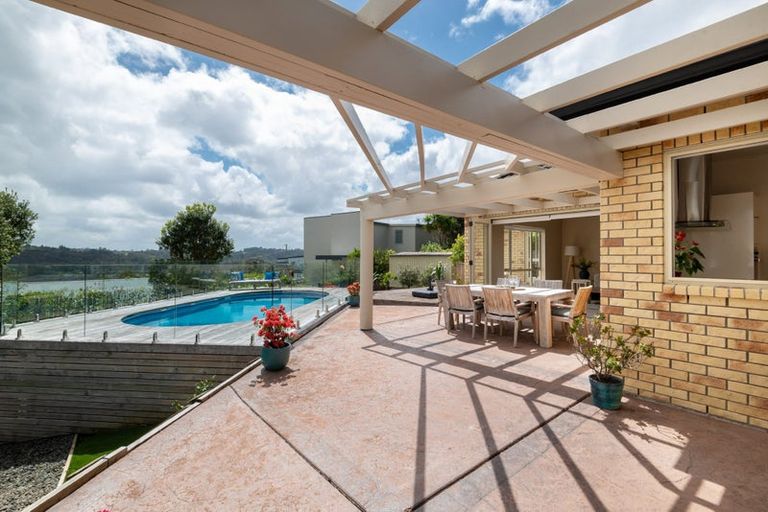 Photo of property in 15 Rangi Avenue, Schnapper Rock, Auckland, 0632