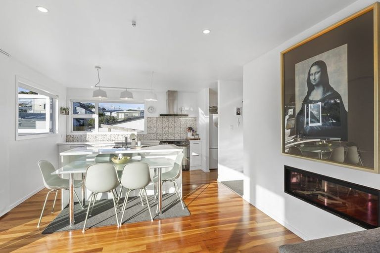 Photo of property in 3 Terrace Road, Titahi Bay, Porirua, 5022