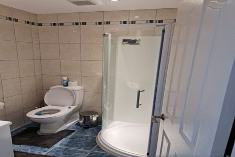 Photo of property in 140 Glanmire Road, Newlands, Wellington, 6037