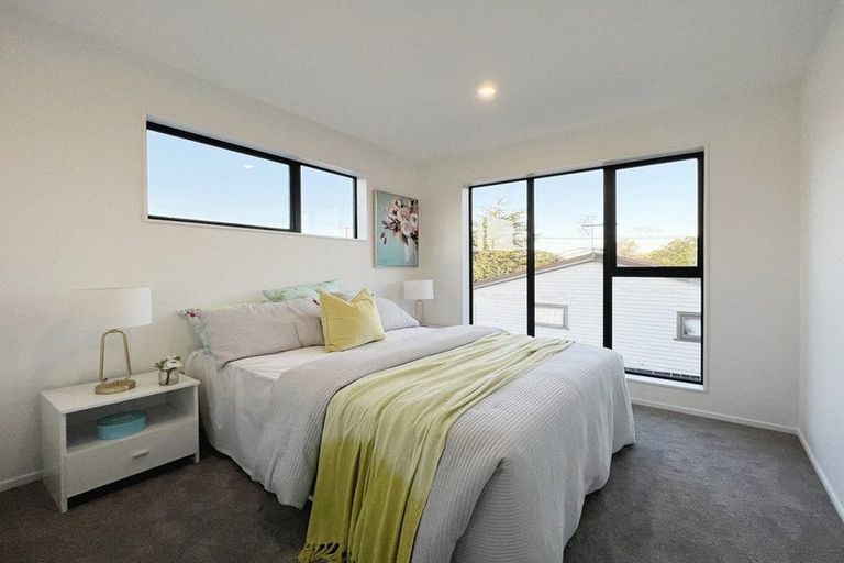 Photo of property in 1/17 Rewarewa Road, Te Atatu Peninsula, Auckland, 0610