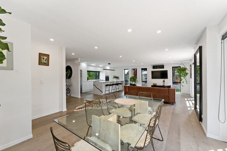 Photo of property in 2 Tollana Road, Te Atatu Peninsula, Auckland, 0610
