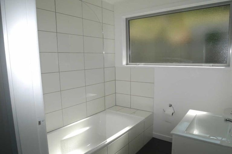 Photo of property in 137a Newlands Road, Newlands, Wellington, 6037