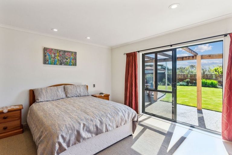 Photo of property in 27 Quadrant Heights, Paraparaumu, 5032