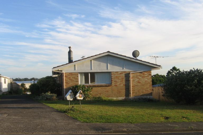 Photo of property in 2/75a Bruce Road, Glenfield, Auckland, 0629