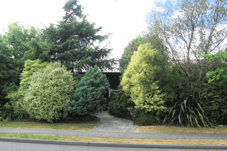 Photo of property in 2 Donegal Grove, Birchville, Upper Hutt, 5018
