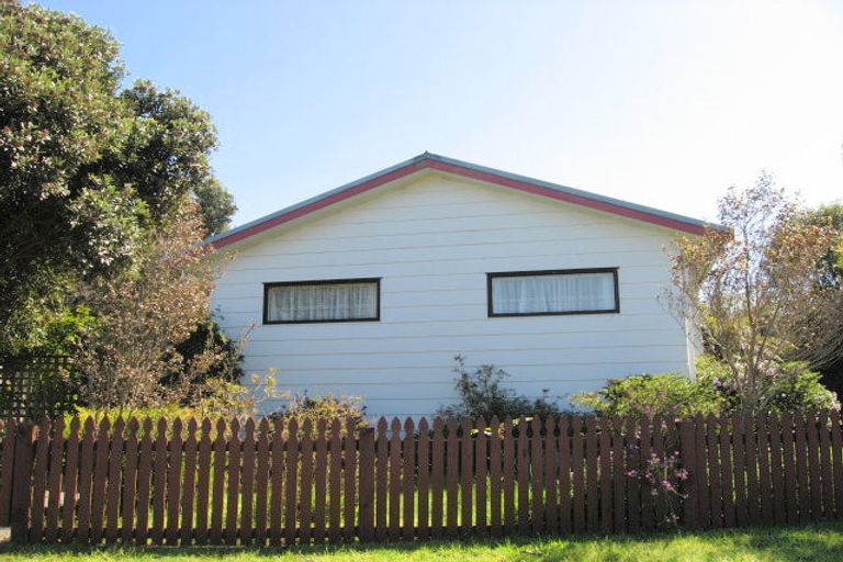 Photo of property in 30 Linwood Drive, Paraparaumu, 5032