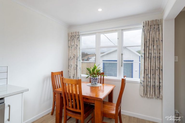 Photo of property in 5 Hodgins Grove, Naenae, Lower Hutt, 5011