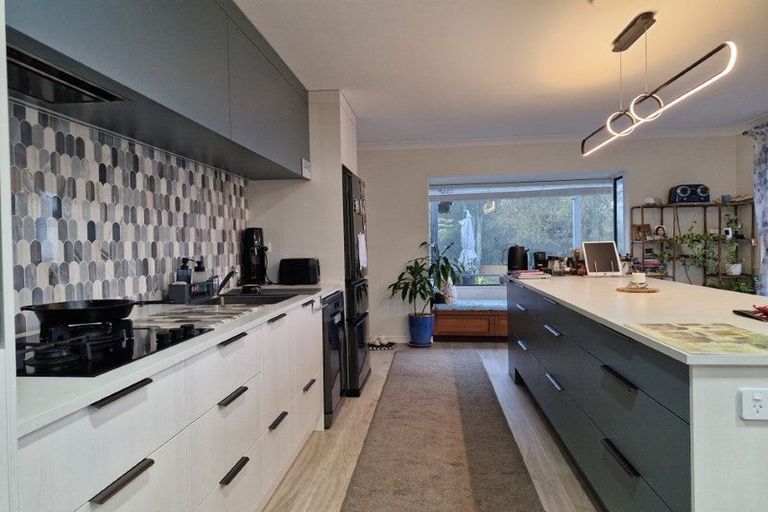 Photo of property in 11 Royal Heights, Glen Avon, New Plymouth, 4312