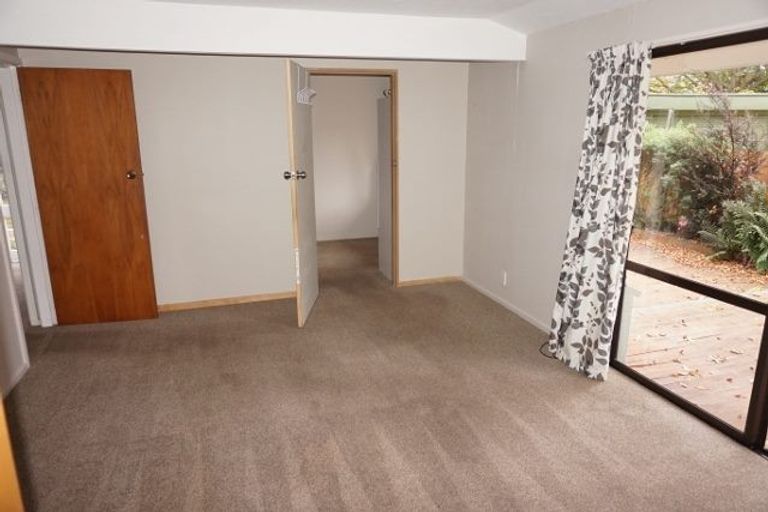 Photo of property in 66 Greendale Avenue, Avonhead, Christchurch, 8042