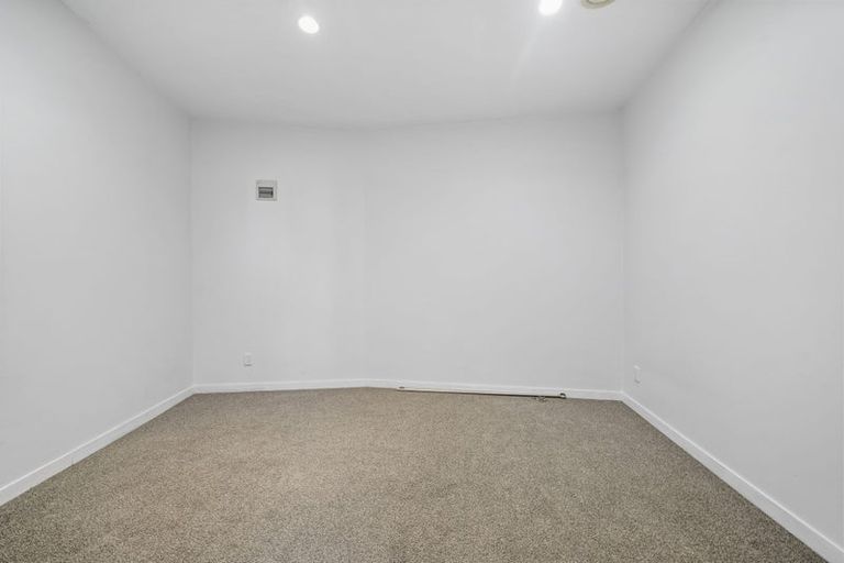 Photo of property in Endeavour Apartments, 18/125u Thorndon Quay, Pipitea, Wellington, 6011