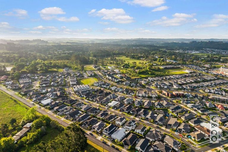 Photo of property in 37 Nobilo Road, Kumeu, 0810