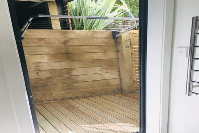 Photo of property in 15 Trinidad Crescent, Grenada Village, Wellington, 6037