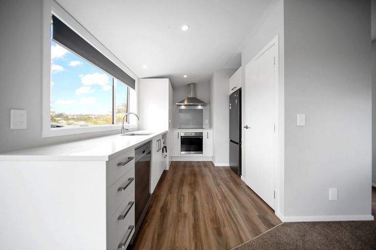 Photo of property in 3a Hillview Crescent, Paparangi, Wellington, 6037