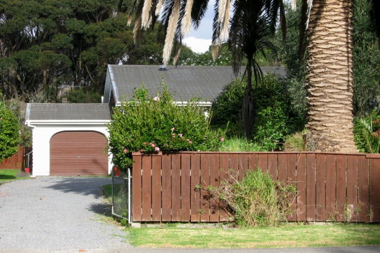 Photo of property in 12 Puriri Road, Waikanae, 5036