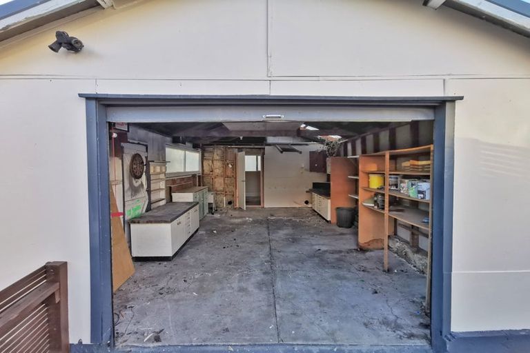 Photo of property in 6 Marlene Avenue, Te Atatu South, Auckland, 0610