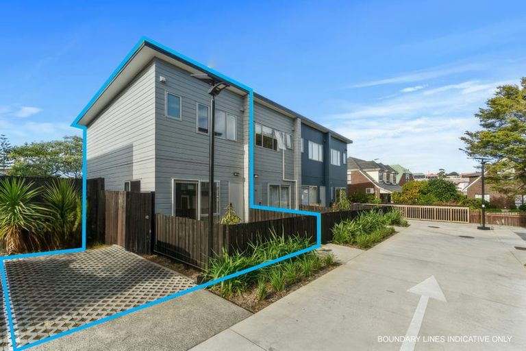 Photo of property in 53d Edmonton Road, Henderson, Auckland, 0612