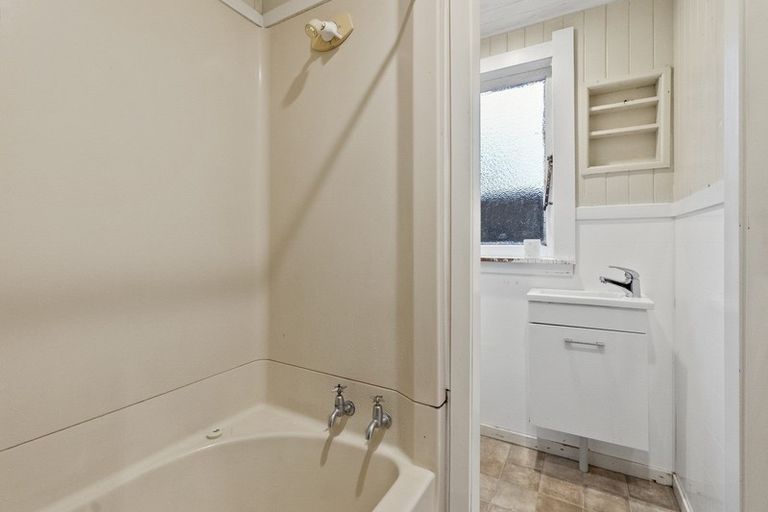 Photo of property in 15 Maitland Street, Frankton, Hamilton, 3204