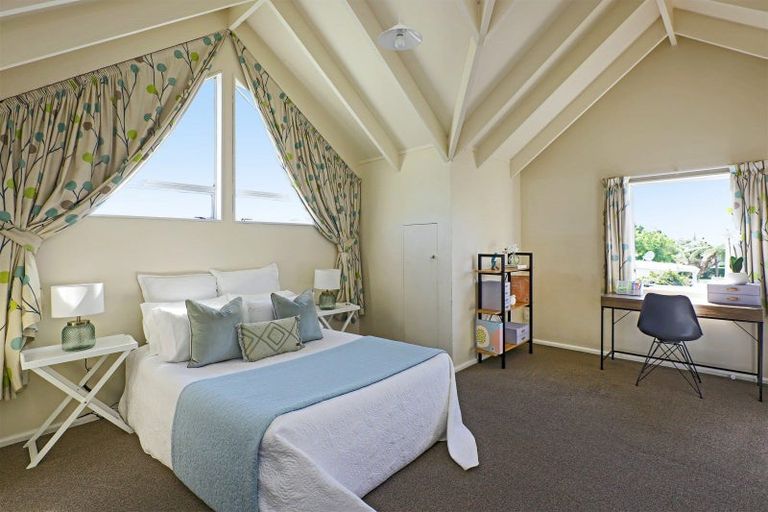 Photo of property in 8 Neeve Road, Taradale, Napier, 4112