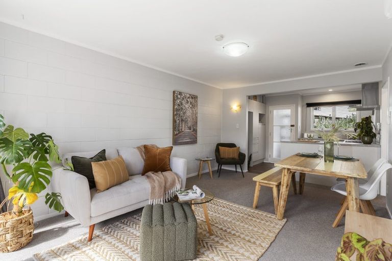 Photo of property in 2/26 Paramu Avenue, Birkdale, Auckland, 0626