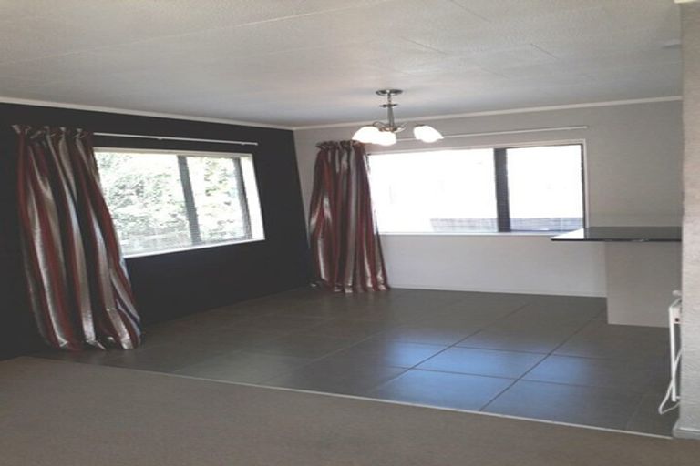 Photo of property in 11 Lasque Place, Glen Eden, Auckland, 0602