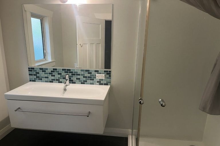 Photo of property in 8b Ngaio Street, Strandon, New Plymouth, 4312