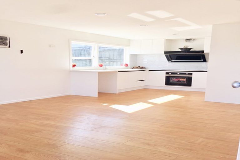 Photo of property in 10 Kereru Street, Henderson, Auckland, 0612