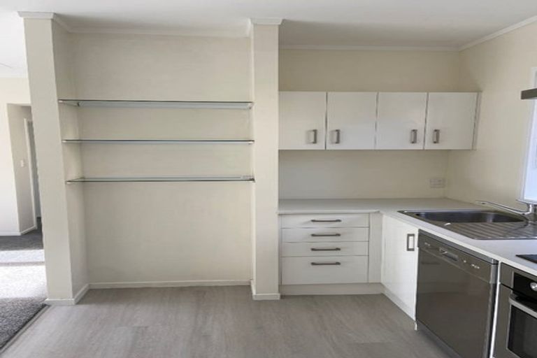 Photo of property in 28 Merriefield Avenue, Forrest Hill, Auckland, 0620